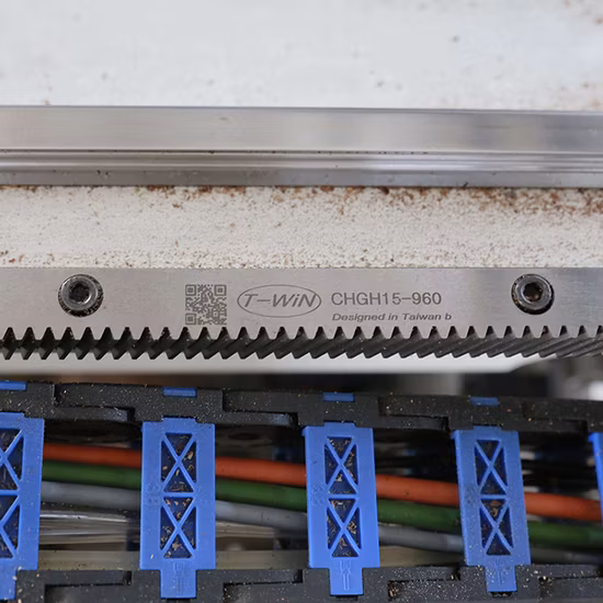 Perceuse CNC à six côtés pour le travail du bois / Aléseuse CNC / Machine CNC pour le bois