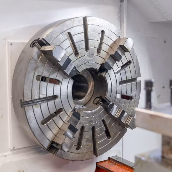 Ck6150 X1000mm Tour CNC pour la coupe des métaux (mandrin hydraulique et contrôleur Siemens 808d)